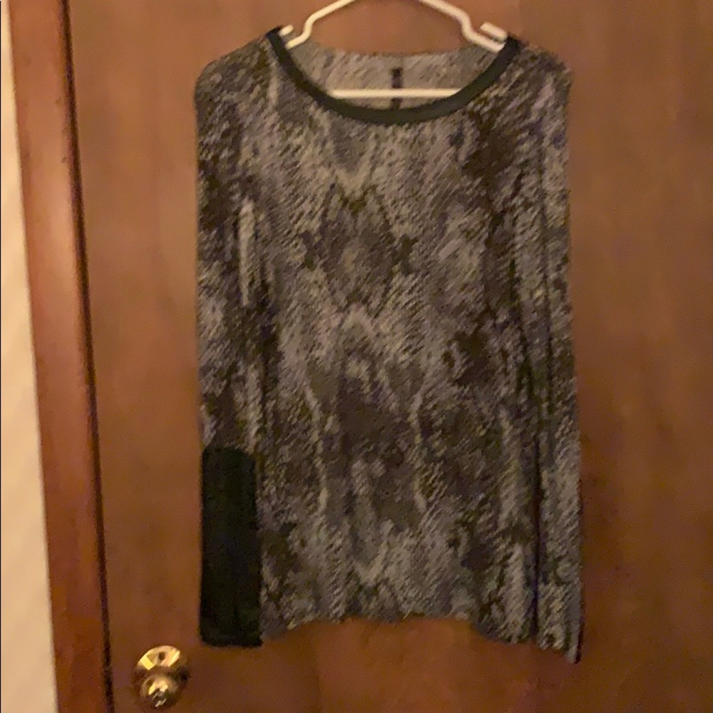 Long sleeve light top
